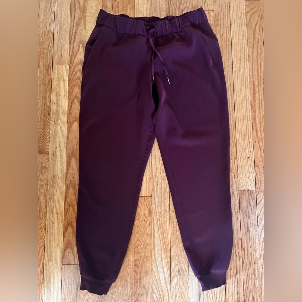 Lululemon maroon jogger size 8